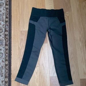 Under Armour heat gear leggings.  These are thick awesome leggings.  XS